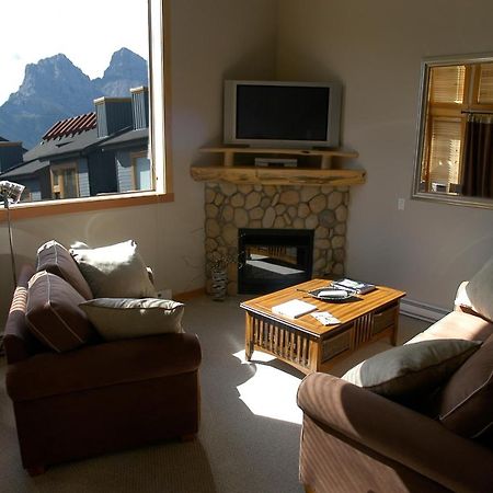 Apartment 407, Contemporary Decor Canmore Esterno foto