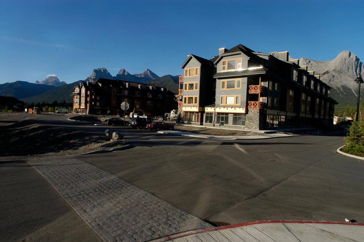 Apartment 407, Contemporary Decor Canmore Esterno foto
