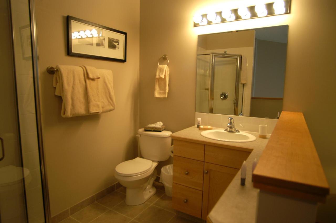 Apartment 407, Contemporary Decor Canmore Esterno foto