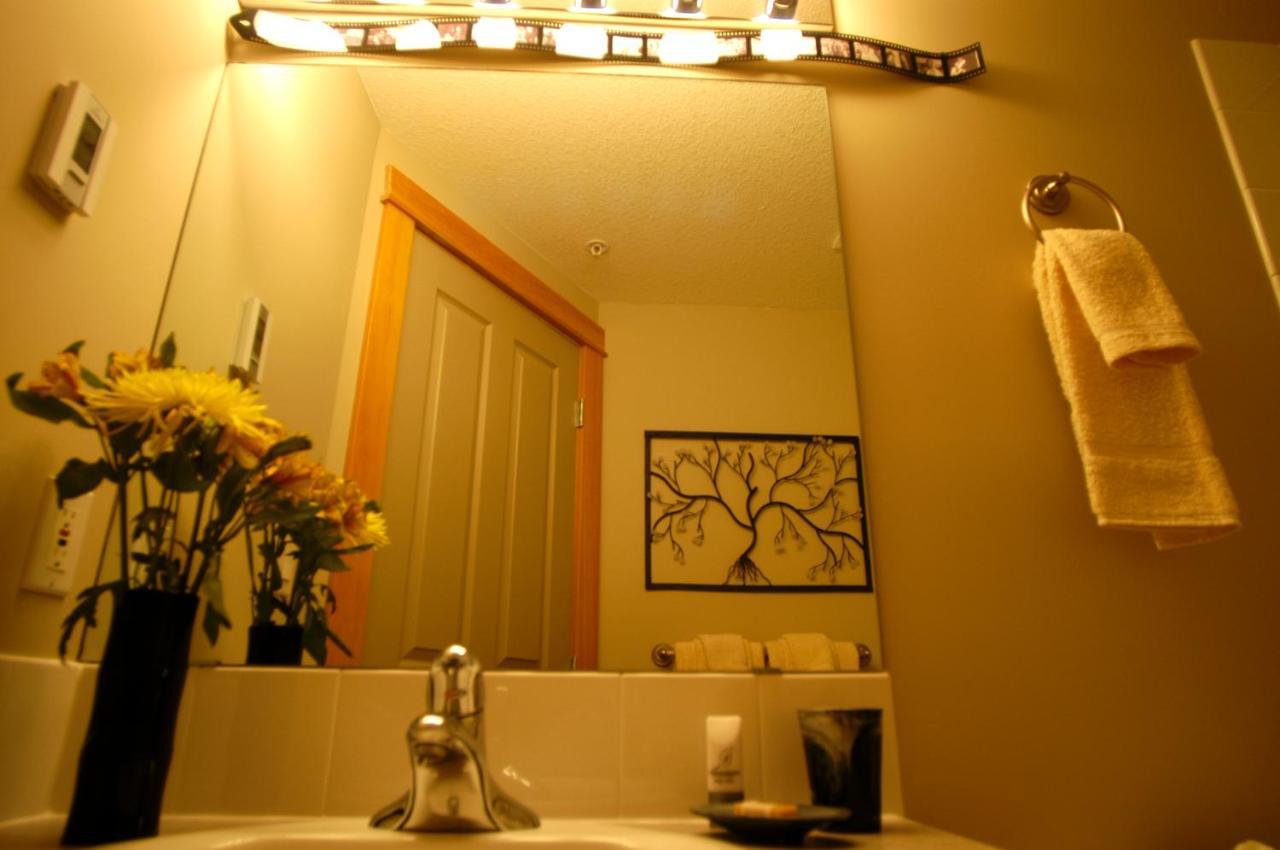 Apartment 407, Contemporary Decor Canmore Esterno foto